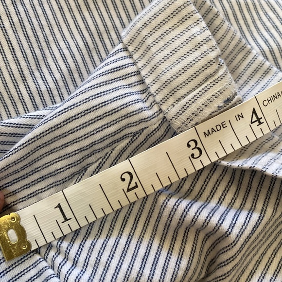 Gap 4” shorts, blue white stripe size 10 - Picture 8 of 9